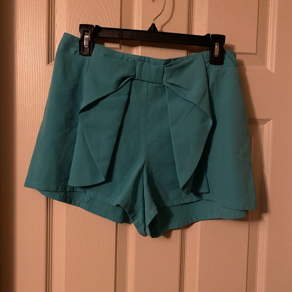 Juniors Large Teal shorts with bow
